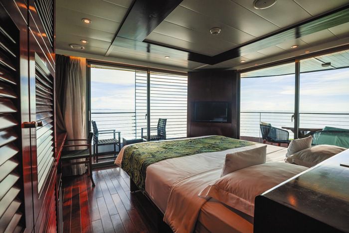 Upper Deck: 2 Beds with Small Terrace
